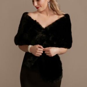 Fake-Fur Shoulder Wrap with Pull-By means of Design | David’s Bridal